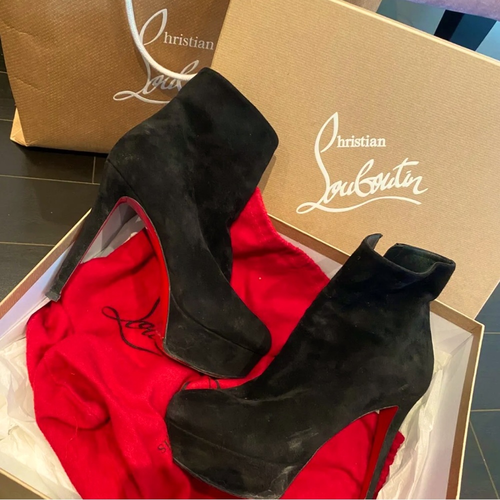 🔥CLEARANCE 🔥CHRISTIAN LOUBOUTIN BLACK SUEDE BIANCA BOOTIES BOOTS 38